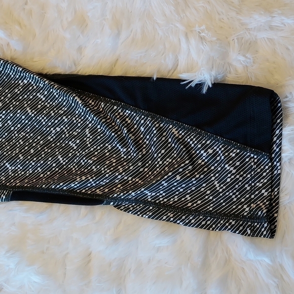 Nike Dri Fit running leggings/capris size large - Picture 3 of 8